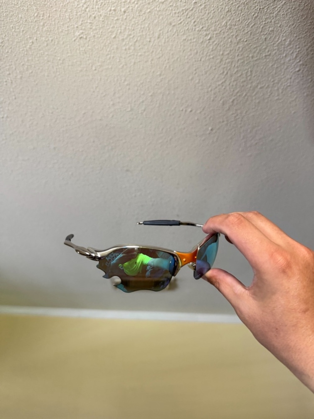 Men's Sport Sunglasses - Brown Frame with Blue-Green Iridescent Lenses o sungla